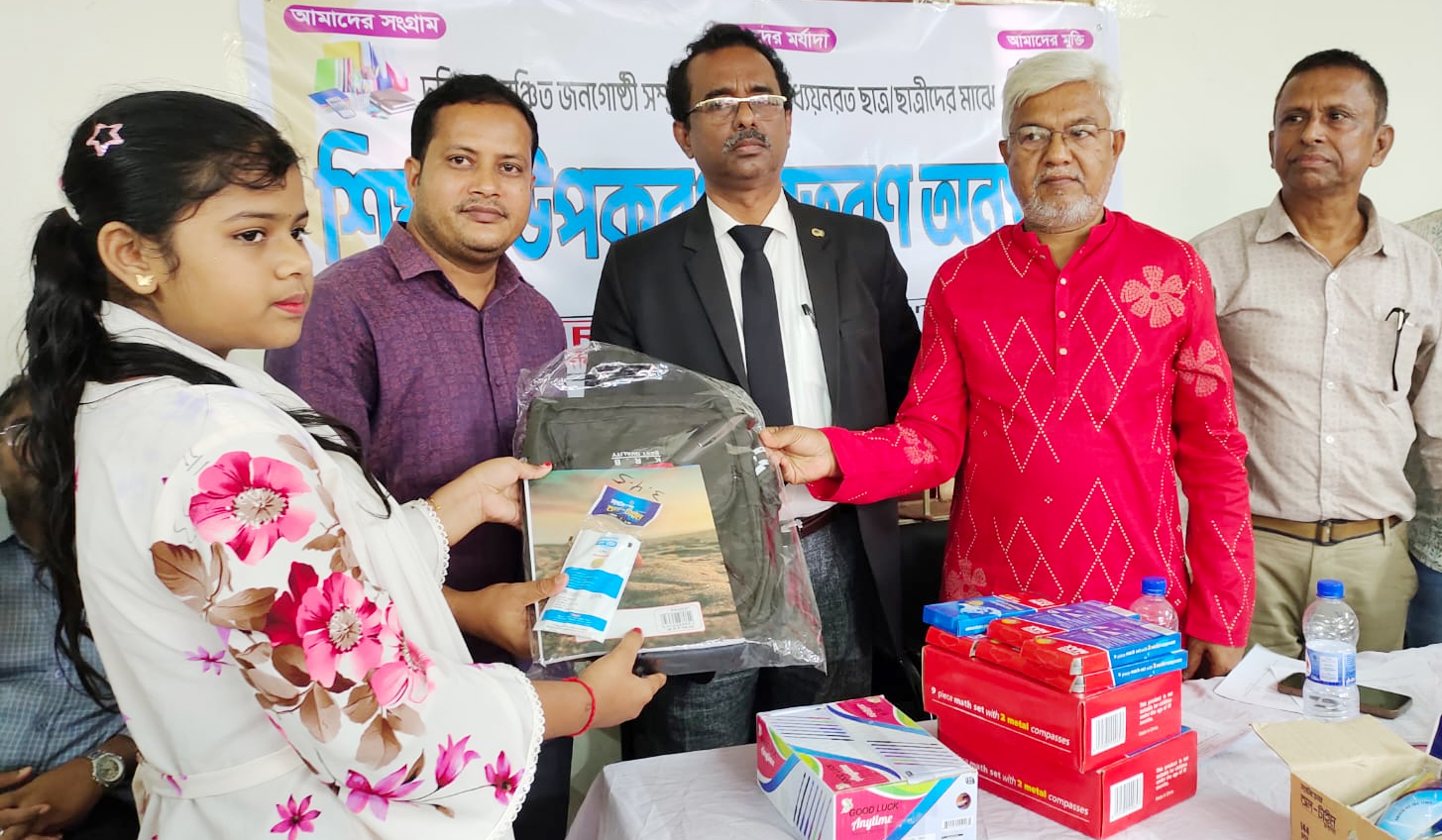 বিডিইআরএম ফেনী জেলার উদ্যোগে ও জেলা প্রশাসকের সহযোগিতায় স্কুলে অধ্যায়নরত শিক্ষার্থীদের মাঝে শিক্ষা উপকরণ বিতরণ